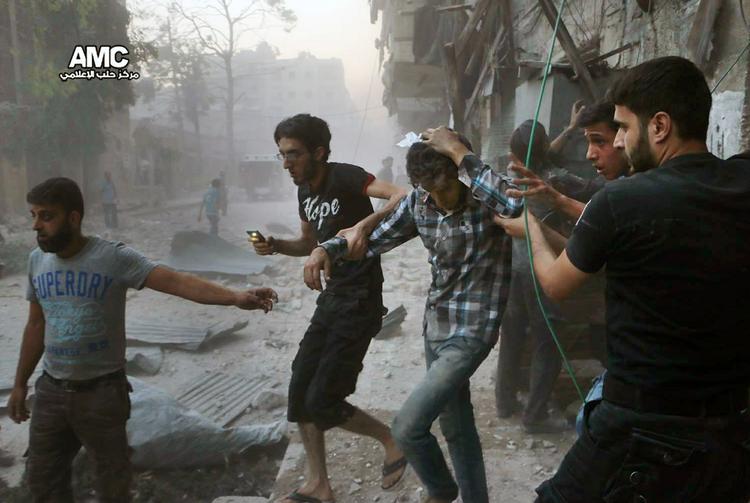 Krigen i Syrien er gået hårdt ud over civilbefolkningen, som her i Aleppo, der har været under belejring i månedsvis. 