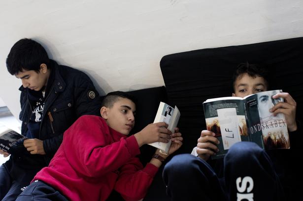 FORDYBET. På lejren skulle alle drengene læse en bog. Ikke en syssel, de normalt beskæftiger sig med. 