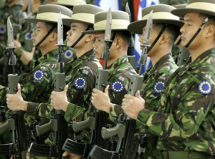 Stjernekrans. Frankrig og østeuropæiske medlemslande ønsker at styrke EU's militære dimension, nu da Storbritannien vil forlade unionen. Her ses britiske gurkha-soldater, der deltog i EU's fredsstyrke i Bosnien-Hercegovina. 