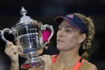 Omsider. Angelique Kerber var i semifinalen i New York i 2011, men måtte vente yderligere fem år på at løfte trofæet. 