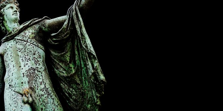 BESKYTTELSE. En skulptur i H.C. Ørstedsparken i København har fået kondom på. 