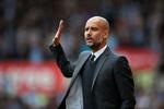 LØFTER. Pep Guardiola har nok måttet love at gøre Manchester City til en international succes, men han får uden tvivl mere end blot et enkelt forsøg i Champions League. 