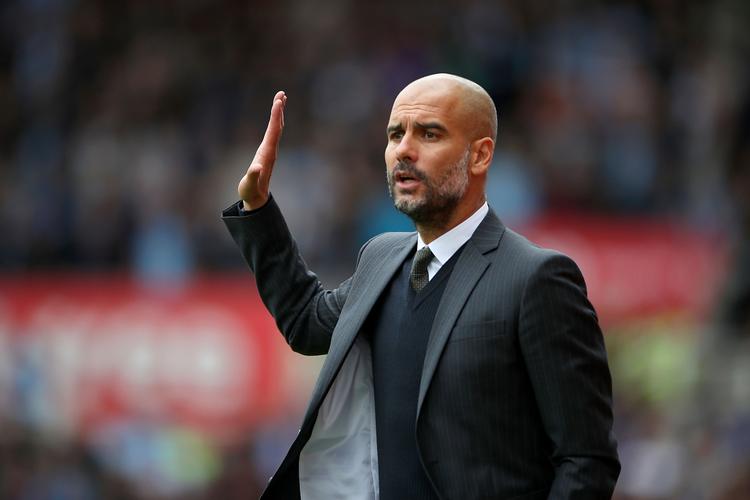 LØFTER. Pep Guardiola har nok måttet love at gøre Manchester City til en international succes, men han får uden tvivl mere end blot et enkelt forsøg i Champions League. 