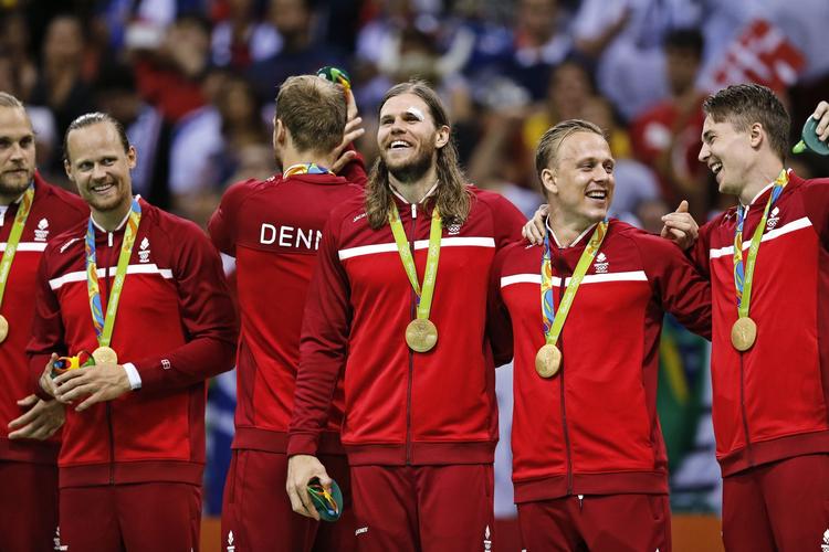Guld. Mikkel Hansen, Morten Olsen, Kasper Søndergaard og alle de andre skal hyldes. 