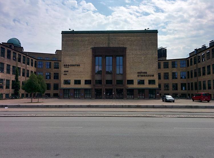 Nyt. Gefion Gymnasium blev oprettet i 2010 ved en sammenlægning af Metropolitanskolen og Østre Borgerdyd. 
