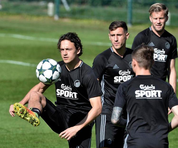 TOPPEN. FCK-anfører Thomas Delaney (tv.), der er en af de bedste hver gang, spiller sin CL-kamp nummer 9 i aften i Porto. 