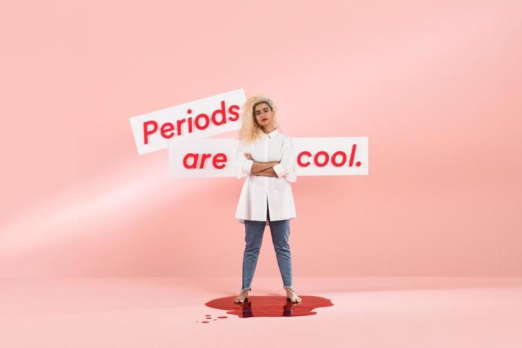 #Monkifesto. Kiran Gandhi er blandt en større gruppe kvinder og et par mænd, der lancerer aktivistiske budskaber i samarbejde med Monki. Gandhis budskab – ’Periods are cool’ og ’Period’ – er trykt på en serie trusser. Pr-foto 
