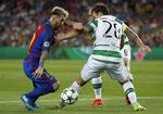 Klasseforskel. Lionel Messi scorede tre gange for Barcelona mod danske  Erik Sviatchenko, der fik de første 67 minutter på Camp Nou. 
