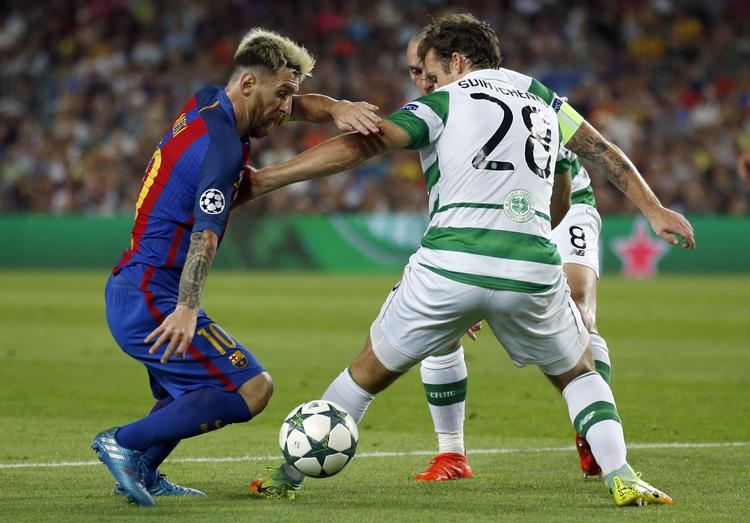 Klasseforskel. Lionel Messi scorede tre gange for Barcelona mod danske  Erik Sviatchenko, der fik de første 67 minutter på Camp Nou. 