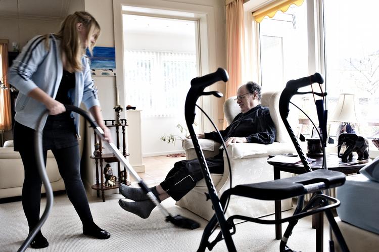 Valgmulighed. Landets kommuner skal tilbyde de ældre borgere, der er visiteret til hjemmepleje, valget mellem kommunal hjemmehjælp eller assistance fra et privat plejefirma. 