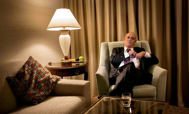 Provoen. Jeremy Rifkin er blevet berømt for kontroversielle synspunkter om, hvor meget det haster at få omlagt vores økonomi for at redde planeten. Fredag kommer han til København for at tale om omstillingen til digital økonomi. 