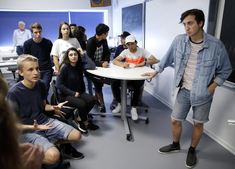 Eleverne i 1.y forstår ikke, hvorfor det skal gøres til et problem, at der i nogle klasser er en overvægt af tosprogede. Det handler jo bare om at respektere hinanden, mener de. 