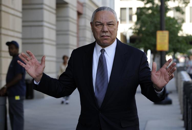 Lækage. Colin Powell har gjort en dyd ud af at holde lav profil. Nu er hans tanker om Trump og Clinton blotlagt. 