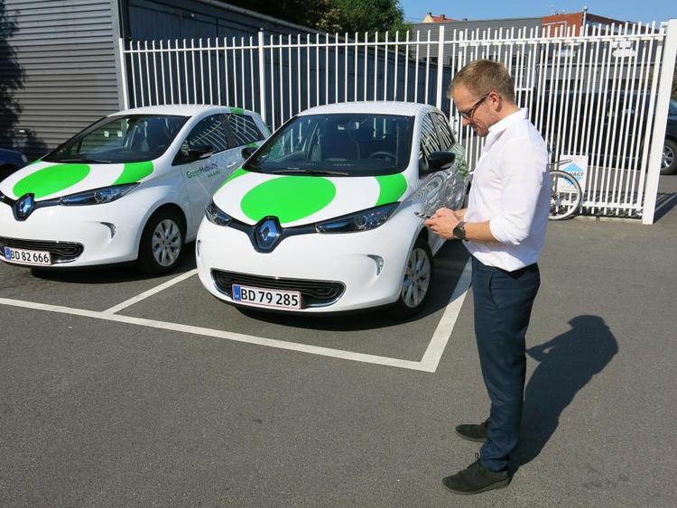 KØREKLAR. Direktør Rasmus Brandt Pedersen bruger appen til at få adgang til bybilen. 