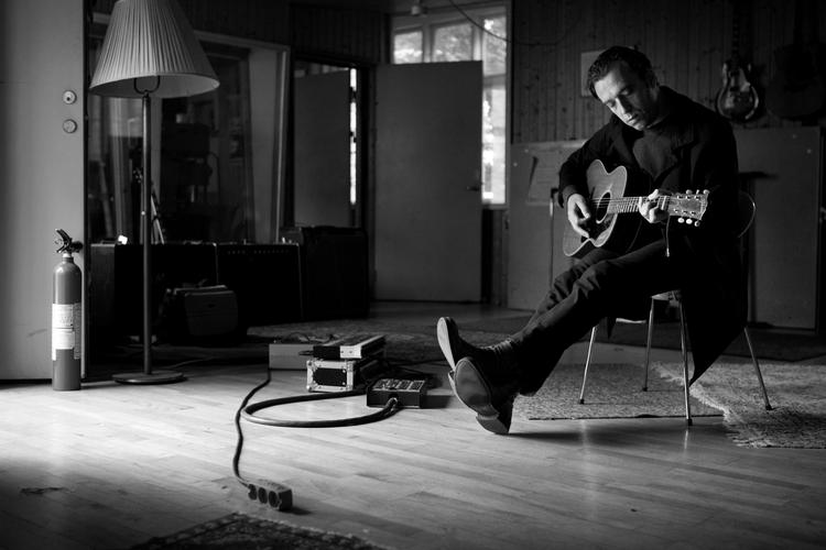 Europareplik. Bl.a. C.V. Jørgensens 'Det blonde danske smil' fra 1980 nyfortolkes af Nikolaj Nørlund på ny digital EP. 