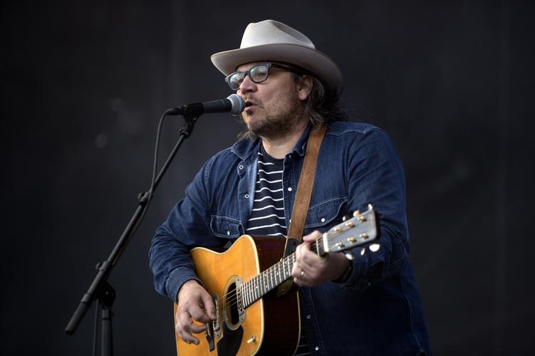 Wilco har siden 1994 trukket forskellige veksler på sit rockende roots-dna. Ambitiøse og banebrydende udgivelser har vekslet med det mere intime og traditionelle. 