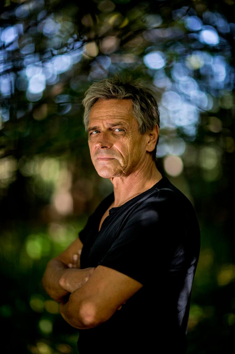 gennembruddet. Michael Falchs gennembrud som musiker, sanger og sangskriver kom med dannelsen af bandet Malurt og albummet 'Black-out' i 1982. 