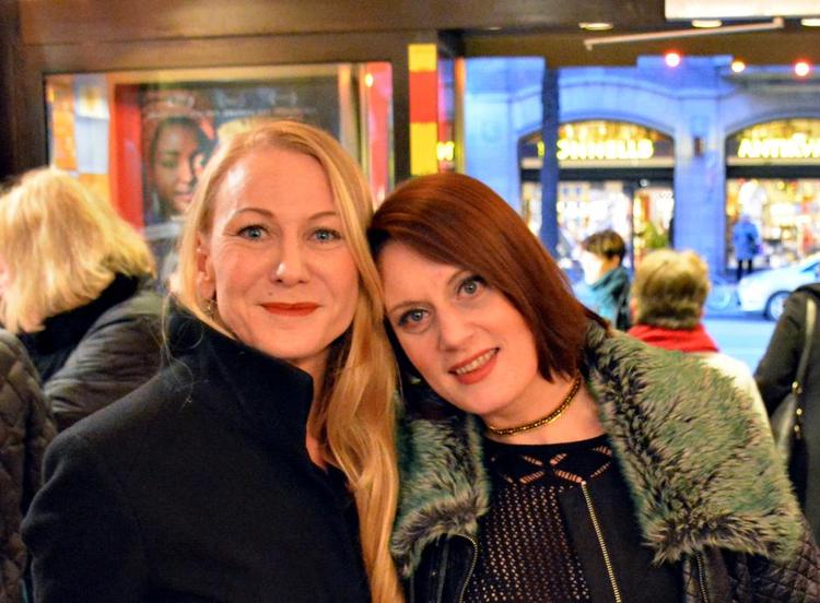 skæbnemøde. Jessica Nettelbladt (tv.) og Monalisa mødtes, efter at Nettelbladt havde efterlyst kvinder, der ville fortælle deres misbrugs historie. For Monalisa har filmprojektet givet hende mulighed for at blive taget alvorligt. 