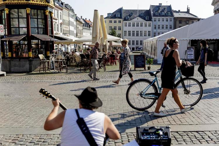 Sætliste. Det bør ikke være nødvendigt at have mere end tre numre med som strøgmusikant, publikum bliver alligevel ikke så længe. 