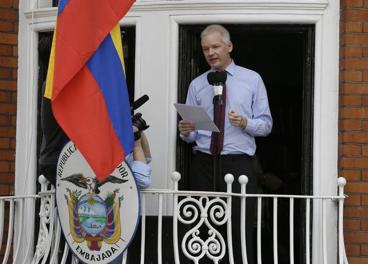 flugt. Julian Assange har siden 2012 søgt tilflugt på Ecuadors ambassade i London. 