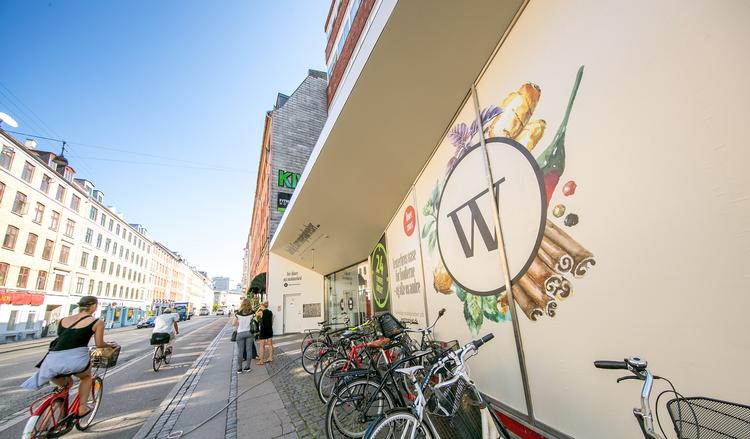 Lukket. Westmarket skulle have åbnet til efterået, men nedrivningen er først lige gået i gang. 