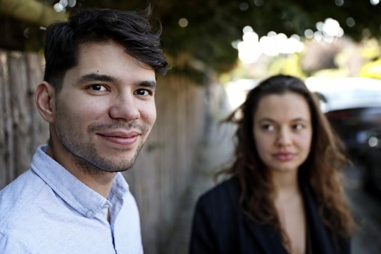 Udvisning. Alle partier udtagen Dansk Folkeparti er enige om, at det vil være decideret tåbeligt, hvis den 26-årige Gerardo José Lopez Rodriguez bliver udvist af Danmark, fordi han har arbejdet for meget ved siden af sine studier på Copenhagen Business School. 