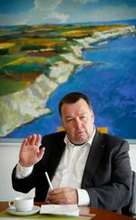 udfordring. Hvis ikke danskerne bliver mere villige til at efteruddanne sig, vil andre lande løbe fra os, siger Metalformand Claus Jensen. 