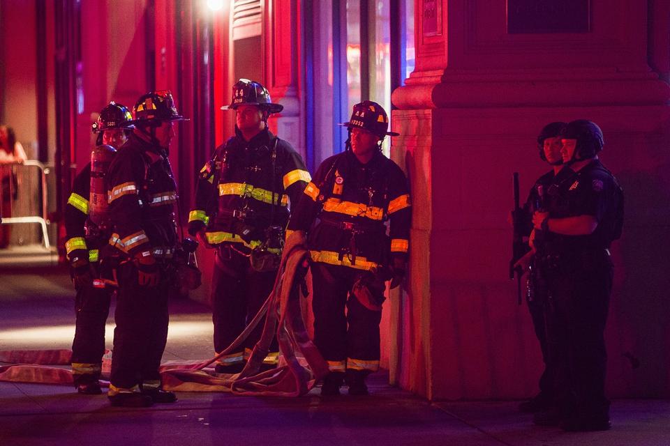 Omkring 11 timer inden, eksplosionen ramte New York, gik en rørbombe af i New Jersey cirka 130 kilometer derfra. Rørbomben var højst sandsynligt rettet mod et motionsløb, men ingen kom til skade. Myndighederne mener ikke, at der er nogen sammenhæng imellem de to eksplosioner. 