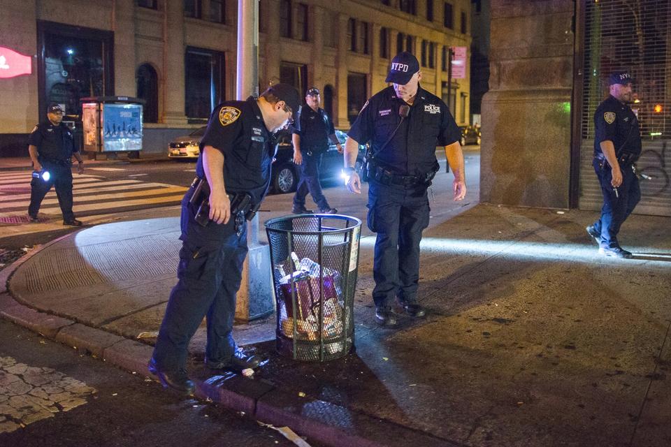Der er allerede fundet en mistænkelig genstand i nærheden af det sted, eksplosionen detonerede. Betjente leder efter flere. 