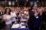 applaus. Der blev klappet af de delegerede ved Dansk Folkepartis, da der blev talt dunder om flygtninge ved partiets årsmøde i Herning. 