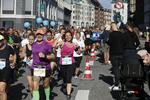AV. Når ben og fødder begynder at gøre ondt, må man tage tankerne i brug for at gennemføre en halvmaraton. Politiken har spurgt en flok løbere, hvad der får dem til at holde benene igang, når smerterne har sat ind. 