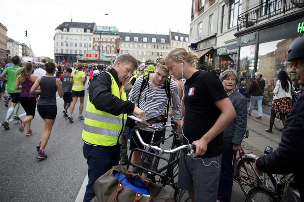 CYKELPROBLEMER. Selv cyklisterne havde svært ved at komme frem. 