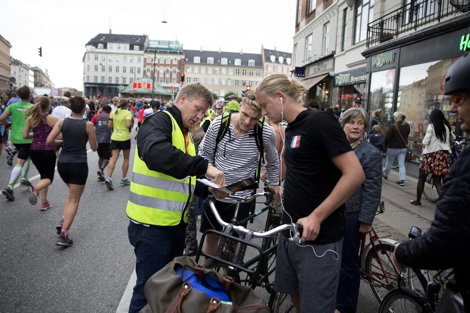 CYKELPROBLEMER. Selv cyklisterne havde svært ved at komme frem. 