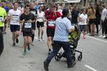 KAMPSCENER. Også andre måtte skubbe, det bedste de har lært, for at komme igennem Cph Half. 
