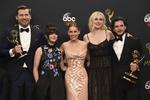 Bier var ikke den eneste dansker på podiet i Los Angeles: Nikolaj Coster-Waldau var med sammen med de andre stjerner fra 'Game of Thrones', Maisie Williams, Emilia Clarke, Sophie Turner og Kit Harington. 