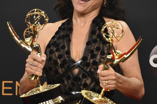 Julia Louis-Dreyfus fik sig to Emmy´er for den politiske satire-serie 'Veep' - og så var hun glad. 
