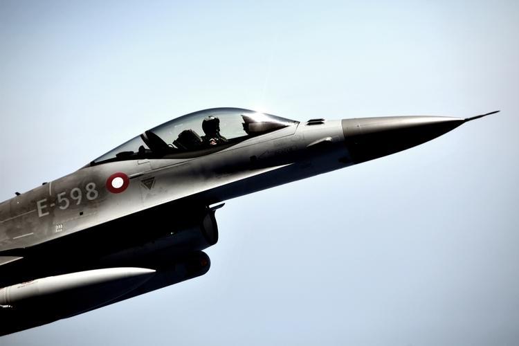DELTAGELSE: Syv danske F16-fly er med i den amerikansk ledede koalition mod Islamisk Stats positioner i Syrien og Irak. 
