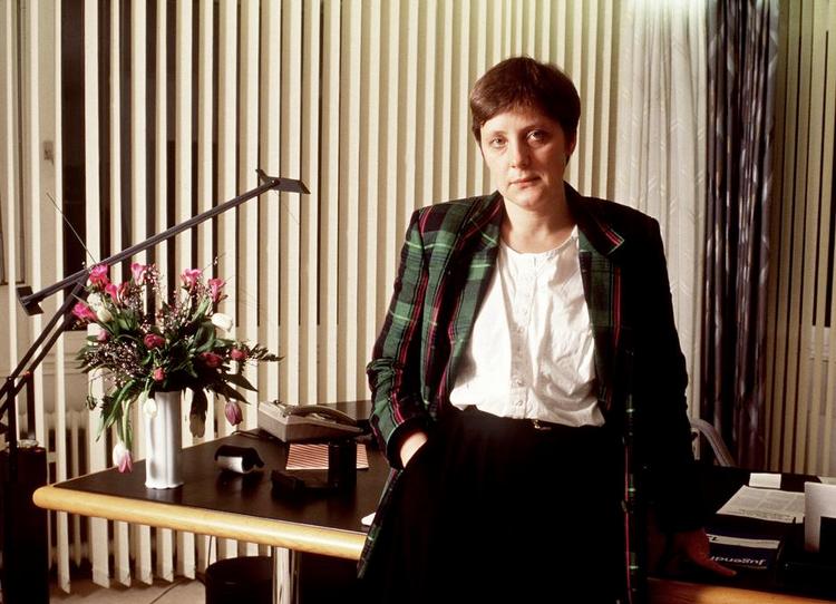 taktiker. Selv om Merkel er stilfærdig, var det en fejl af Kohl og andre at undervurdere hende. 