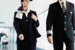 1999. I slutningen af 1990'erne gik Calvin Klein-uniformen fra cool til gammeldags. Den nye uniform skulle være afslappet og med et udvalg, der betød, at man selv kunne vælge forskellige typer tøj at tage på. Det blev Pernilla Forsman fra svenske Tiger, Susanne Levring Rutzou fra danske Bruuns Bazar og Christoffer Bjercke fra norske Hunky Dory, der designede. 