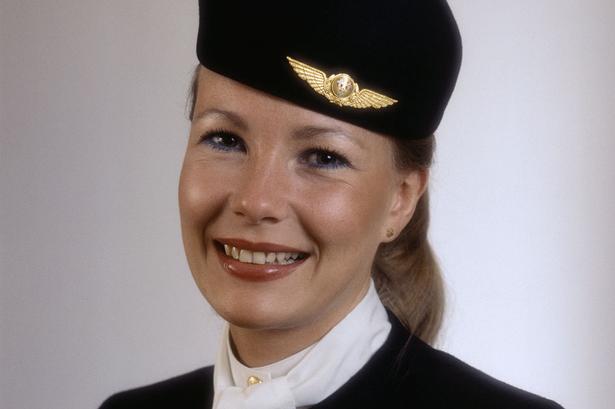 1983. SAS kigger mod USA og får den amerikanske designer Calvin Klein til at står for de nye uniformer, der i øvrigt er en del af en større imageændring hos SAS, der vil være 'the businessman's airline'. 