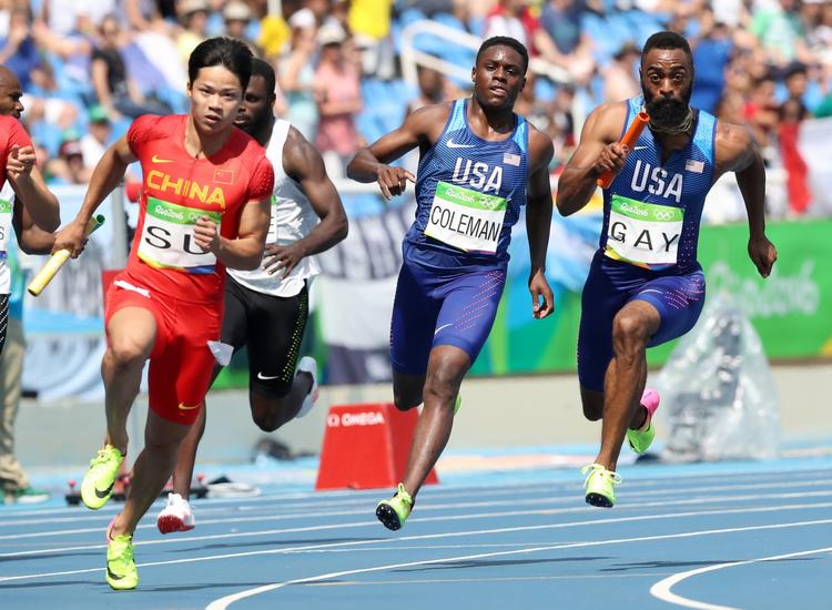 KIKSER. På 4x100 meter ved OL i Rio gik det igen galt for USA, da Tyson Gay (th.) var med. Det endte med en diskvalifikation og en mistet bronzemedalje. 