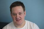 fri. Malthe Thomsen blev  placeret i det berygtede Rikers Island-fængsel og levede derefter med en gps-fodlænke, inden han blev frigivet på grund af manglende beviser. 