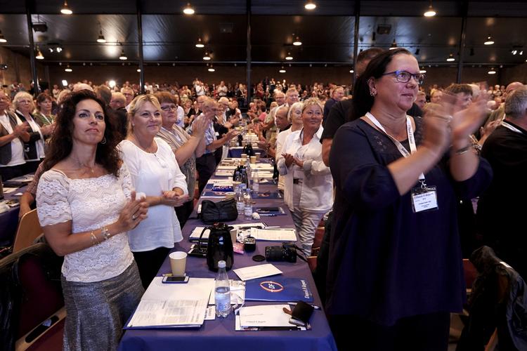 applaus. Der blev klappet ved DF's årsmøde i weekenden, da Cheanne Nielsen i sin tale sagde, at udlændinge »sviner, voldtager og dræber«. 