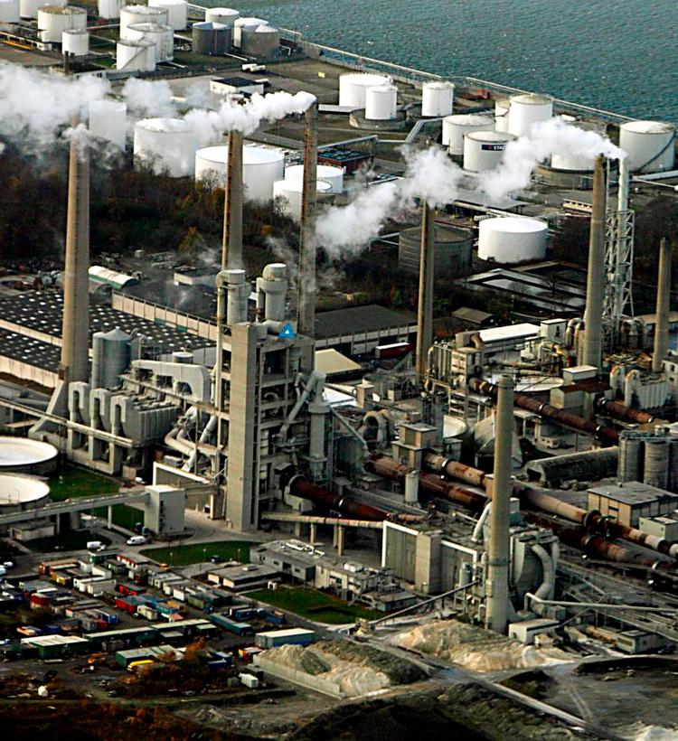 Aalborg. Cementproducenten kan se frem til en besparelse på 48 mio. kr. om året, hvis PSO-afgiften skrottes. »Den største vækstpakke nogensinde« , lyder det. 