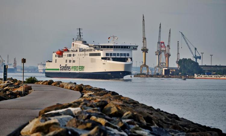 Solo. ’M/F Berlin’ er den første af de to nye Scandlines-færger, der sejler Gedser-Rostock. ’M/F Copenhagen’ følger efter senere i år. 