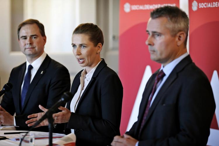Valg. Vælgerne skal vente, til der en dag bliver udskrevet valg, før der kommer besked om, hvorvidt Socialdemokratiet vil afskaffe en række af de tiltag, som partiet har kritiseret skarpt i opposition. Det stod i dag klart efter præsentationen af det socialdemokratioske forhandlingsoplæg til 2025-forhandlingerne. 