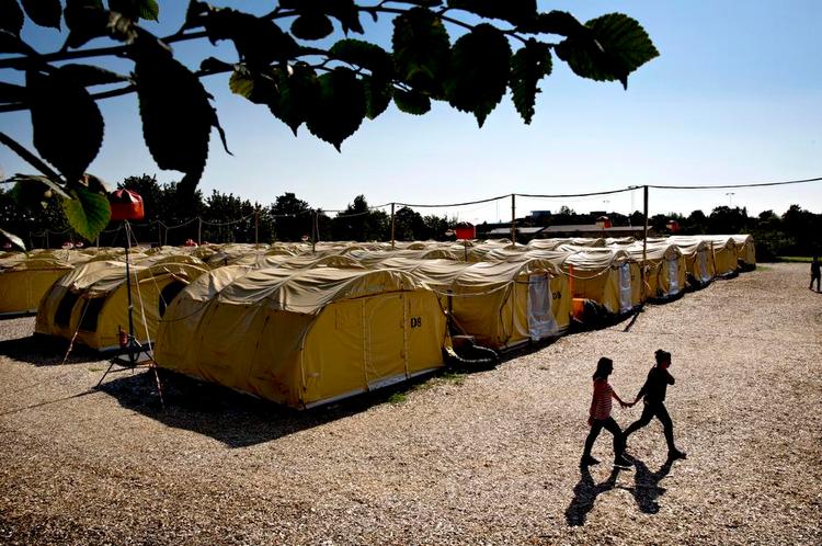 kontrast. Mens Danmark på grund af faldende asyltal lukker 4.800 pladser på asylcentre som her i Næstved, fortsætter flygtningekrisen andre steder i verden. Fotos: Jacob Ehrbahn (arkiv) 