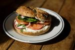 Dyr. Foruden at være tør kostede Espresso House's bagel hele 49 kroner. 
