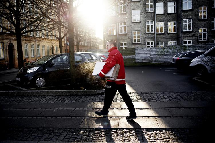 afsked. En stor del af dem, der skal fyres, er bude, som omdeler post, samt ansatte på sorteringscentraler og terminaler. 