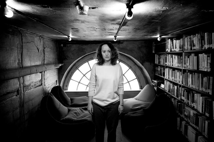 SPØGELSESPOESI: Forfatteren Olga Ravns spøgelsesroman 'Celestine' virker til at hilse på den amerikanske digter Emily Dickinsons spøgefulde lillepigepoesi, siger Kizaja Ulrikke Routhe-Mogensen. 